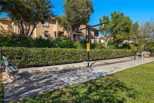 Building Photo - 1518 SW Courtyards Ln
