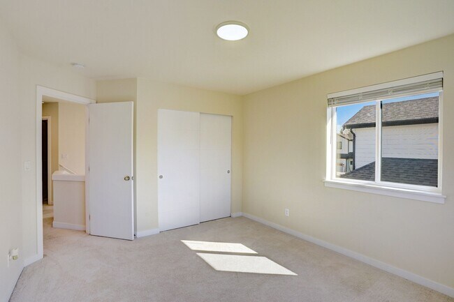 Building Photo - 124 Homer Ave SW