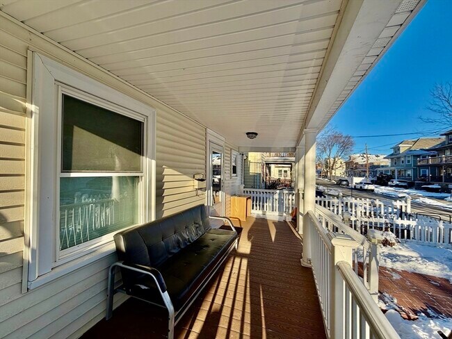 Building Photo - 305 Safford St