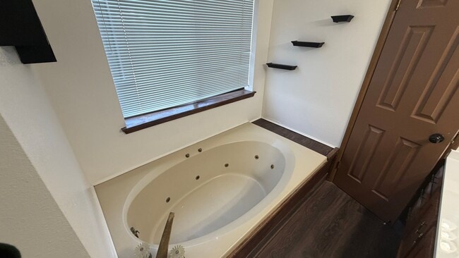 Building Photo - 759 Boulder Ct