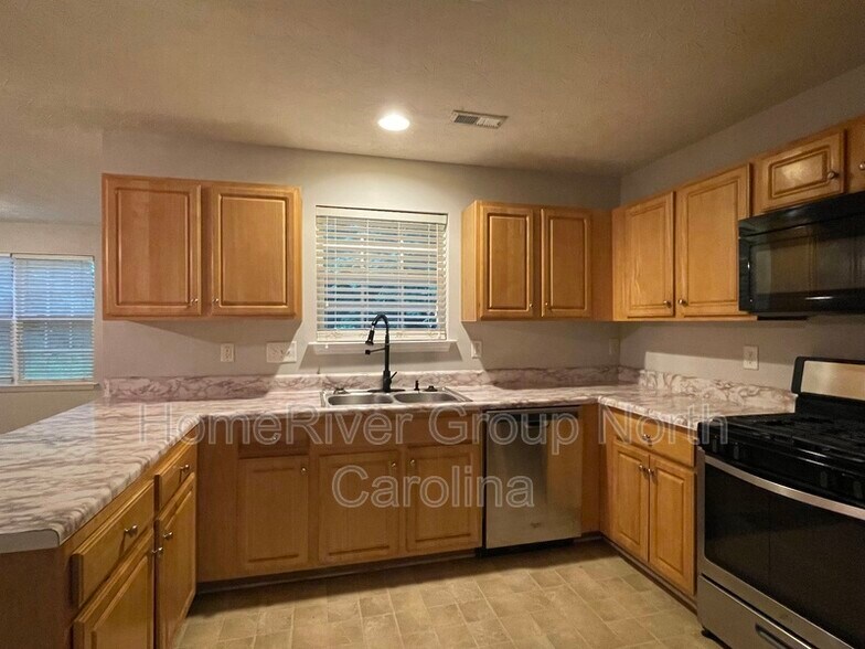 Building Photo - 5111 Eagle Creek Dr