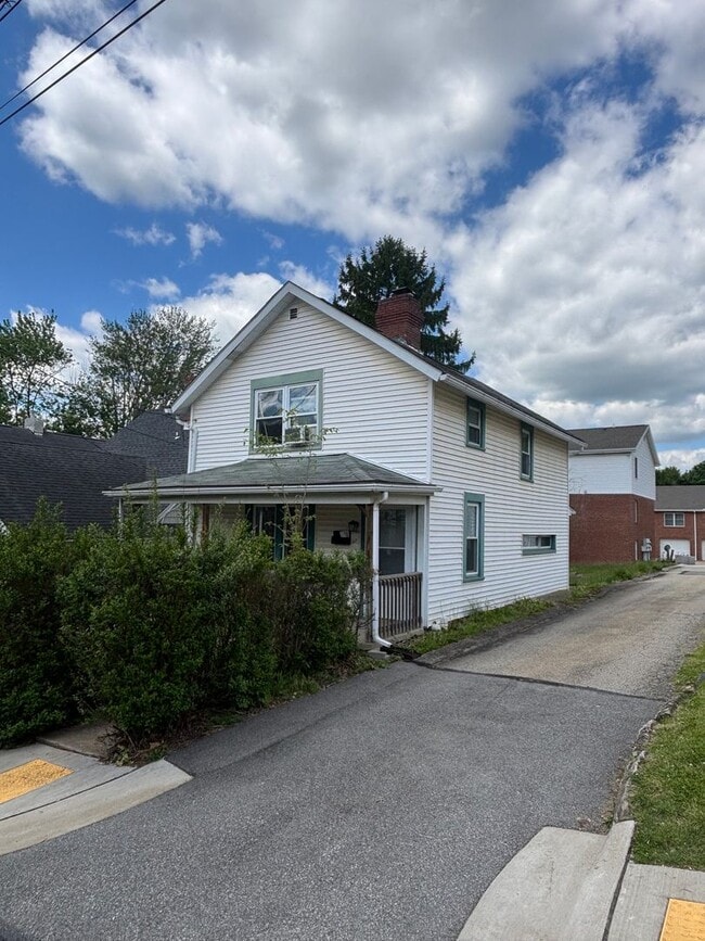 Building Photo - 3 Bedroom Home in Washington