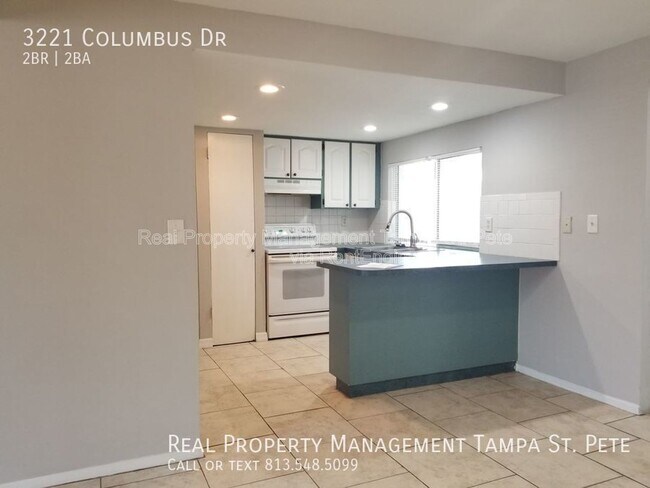 Building Photo - 3221 Columbus Dr