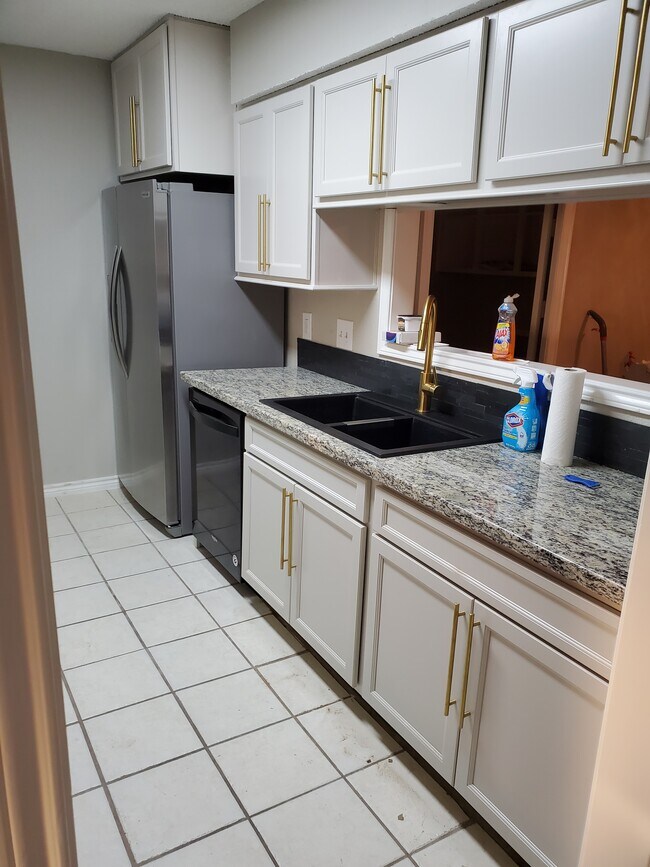 Building Photo - 106 N Troy Ave