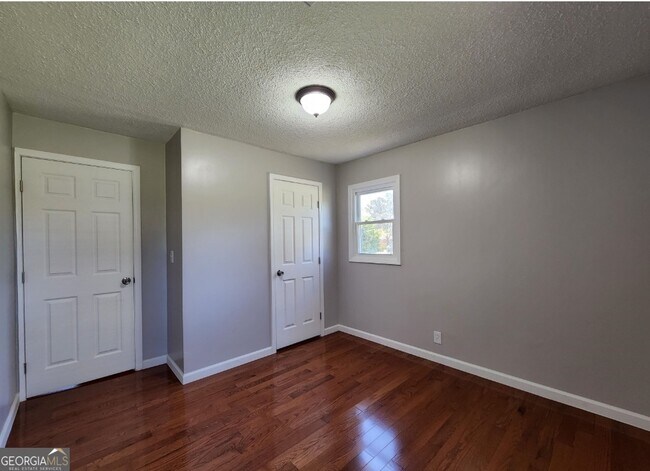 Building Photo - 2602 Lake Harbin Rd