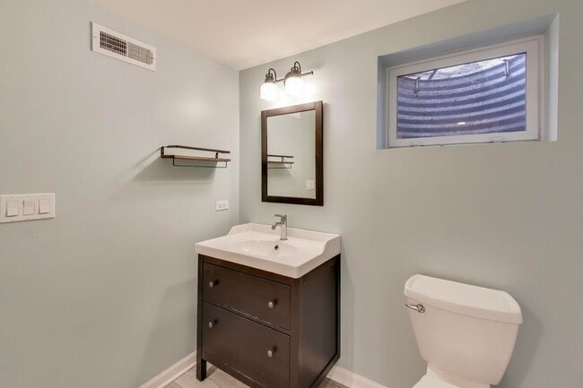 Building Photo - 410 Arlington Ln