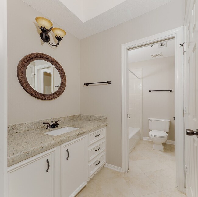 Building Photo - 2 Silverstrand Pl