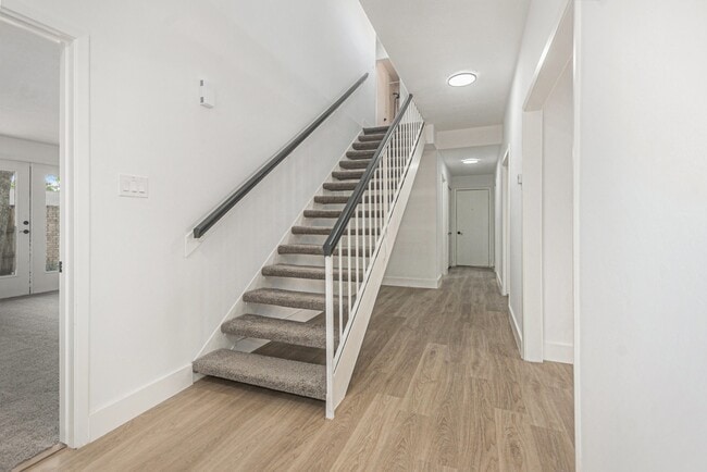 Building Photo - 4334 Lake Grove Dr