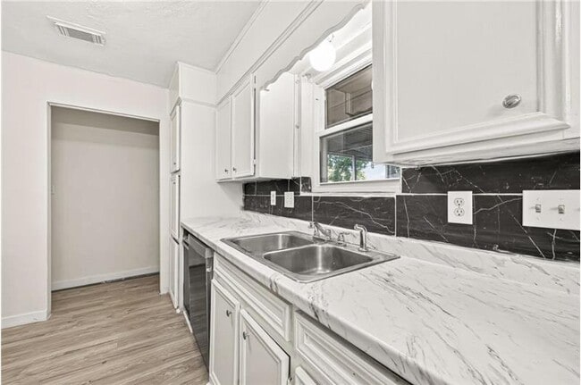 Building Photo - 4123 Cedar Gardens Dr