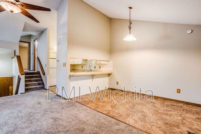 Building Photo - 1707 E Pinion Rd