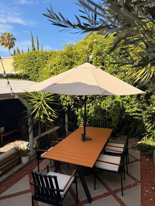 Building Photo - 957 N Avenue 49