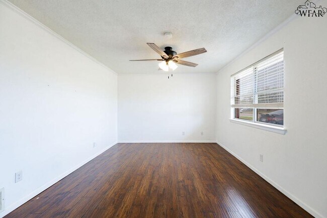 Building Photo - 4024 Hooper Dr