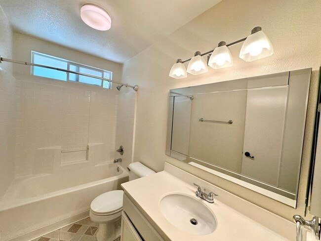 Building Photo - Gorgeous Eastlake Home in a Highly Sought-After Community!!