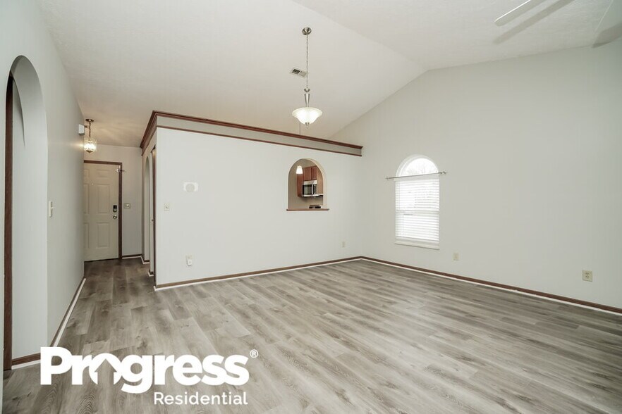 Building Photo - 2016 Big Tree Dr