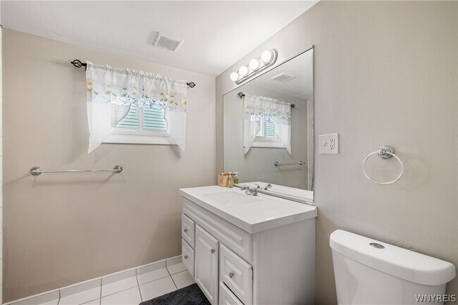 Building Photo - 36 Crescent Ct