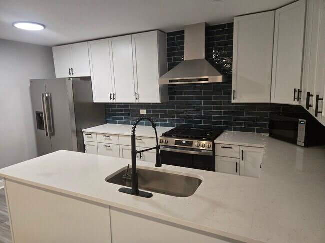 Building Photo - 456 W Inverrary Ln