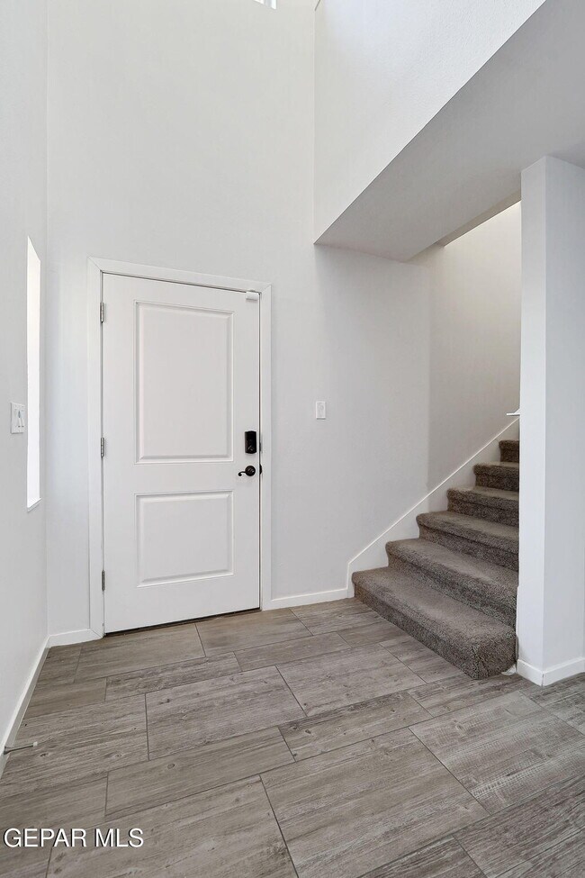 Building Photo - 4016 Camelot Heights Dr