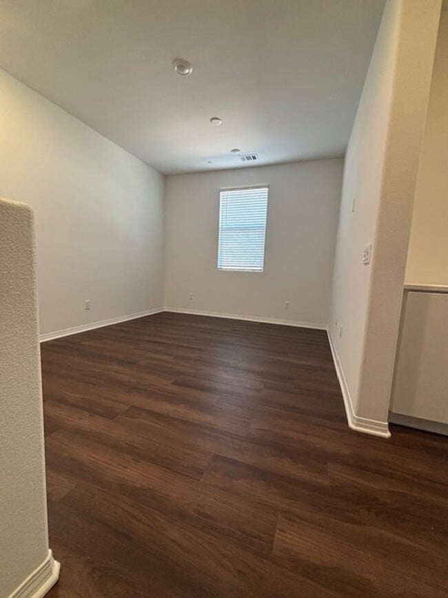 Building Photo - ***Ready Now! Beautiful Wildomar Condo  3 Bed / 3 Bath