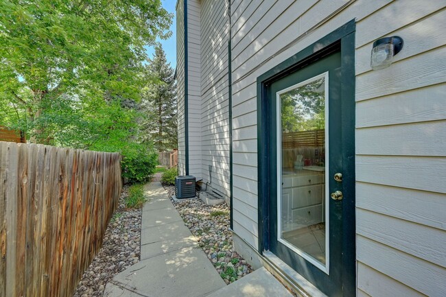 Building Photo - 1625 Flint Ct