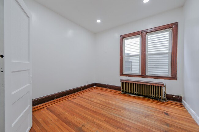 Building Photo - 212 69th St