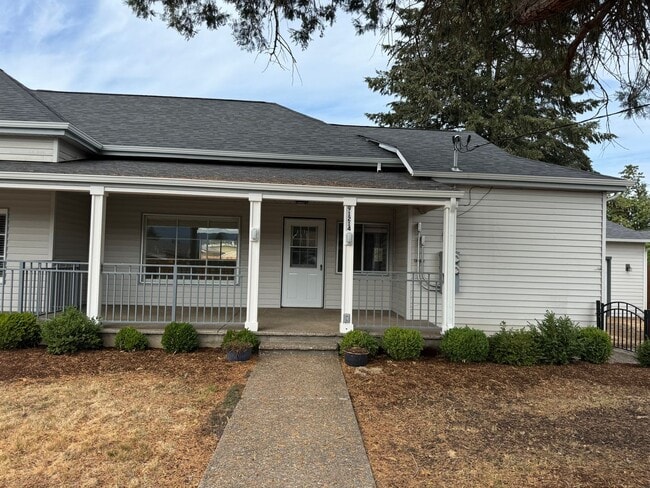 Primary Photo - Updated 3 bedroom 2 bathroom duplex in his...
