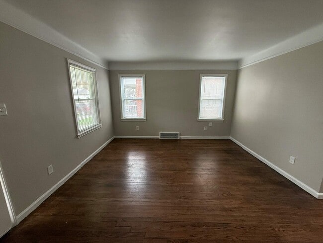 Building Photo - Renovated 3-Bedroom Home – We Welcome Sect...
