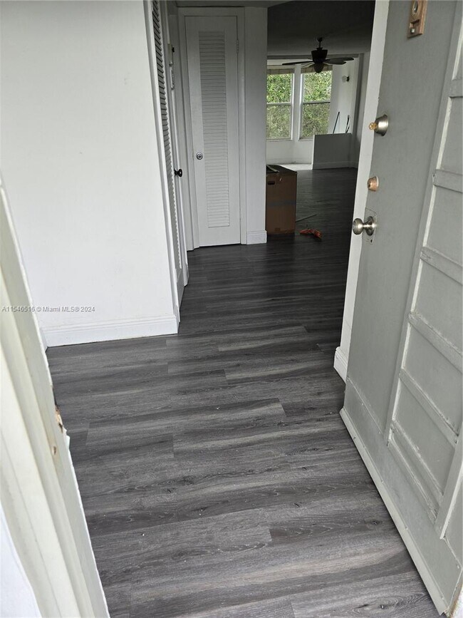 Building Photo - 1351 NE 191st St