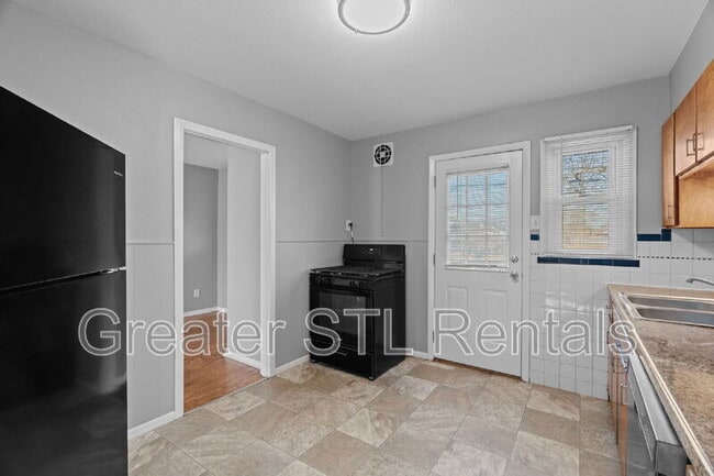 Building Photo - 3 Venetia Ct