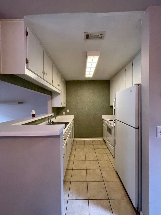 Building Photo - 112 Foxchase Ln