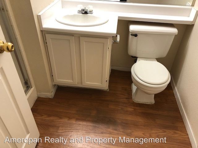 Building Photo - 2125 Saint Paul Way