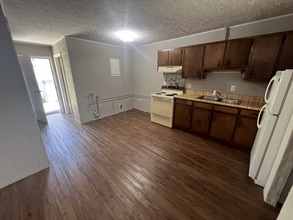 Building Photo - 1 bed 1 bath $750 per month Coming Soon