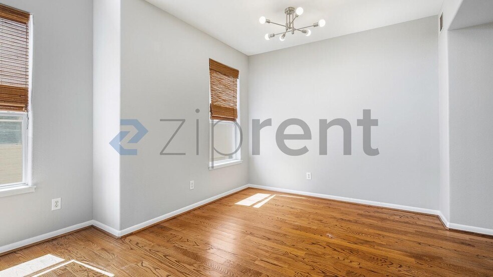 Building Photo - Unit