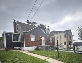 Building Photo - 174 Leonard Pl