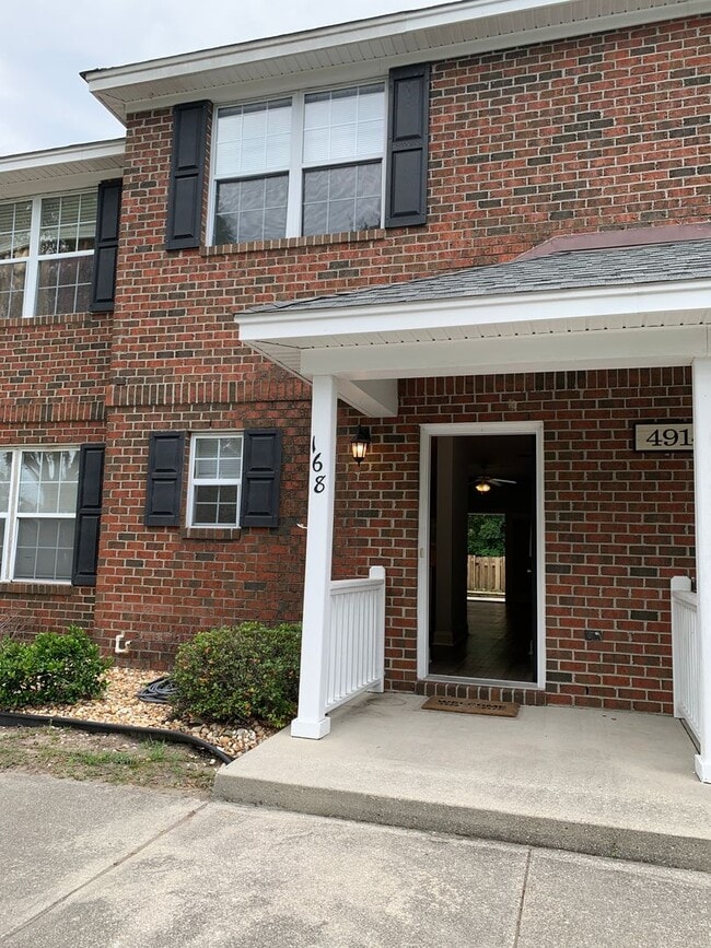 Building Photo - 2 Bedroom 1.5 Bath Townhome in Pleasant Gr...