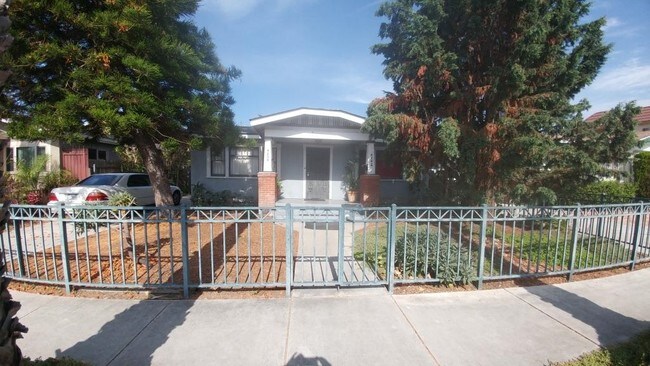 Primary Photo - 4230-4232 Swift Ave