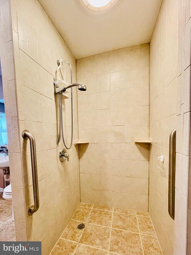 Building Photo - 288 Oxford Rd