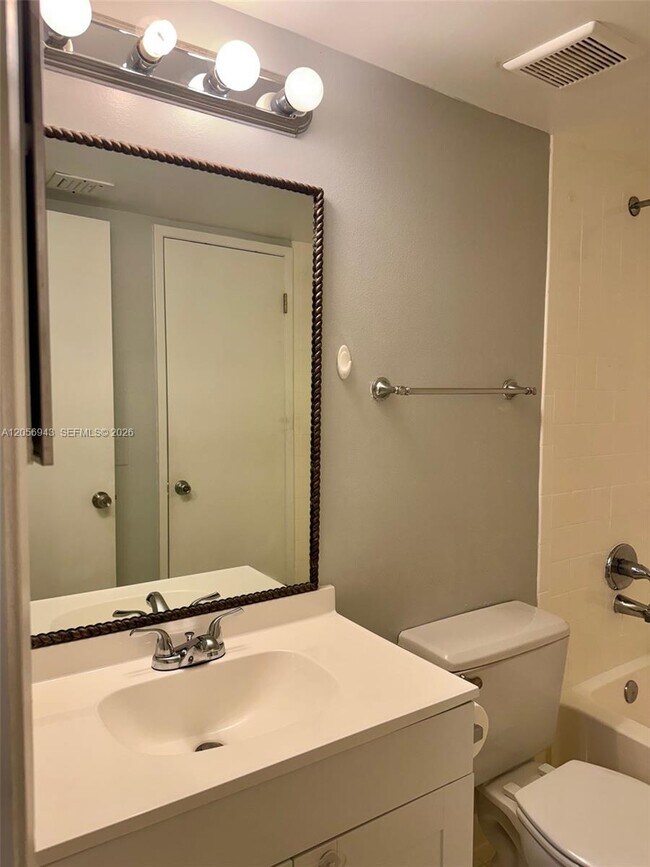 Building Photo - 9945 Nob Hill Ct