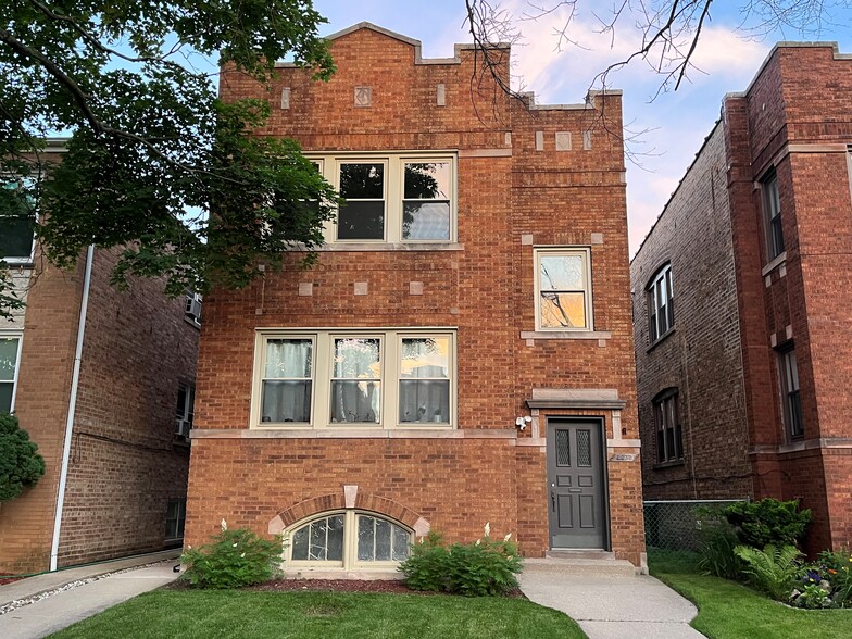 Primary Photo - 5730 N McVicker Ave