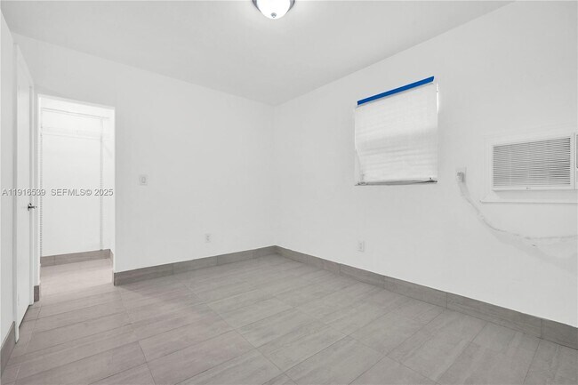 Building Photo - 13390 NE 6th Ave