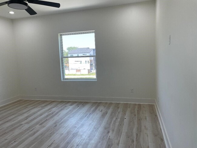 Building Photo - 201 E 37th St