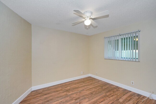 Building Photo - 2716 SW 46th St