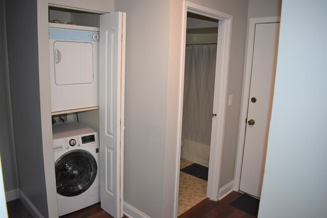 Building Photo - 121 N Gregory St