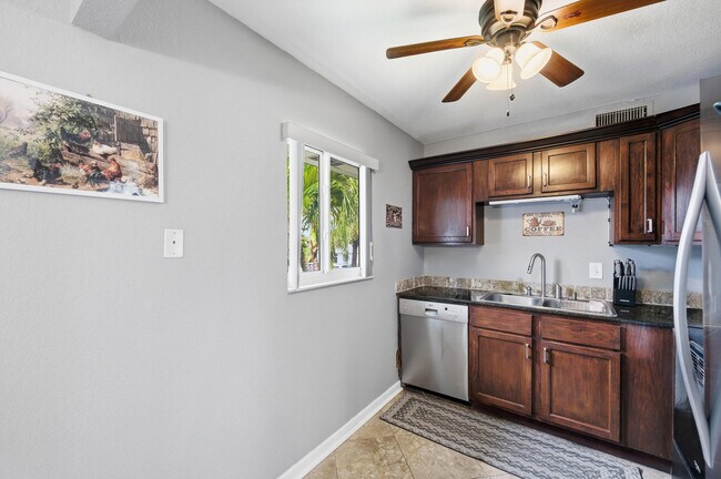 Building Photo - 376 Saxony Trail