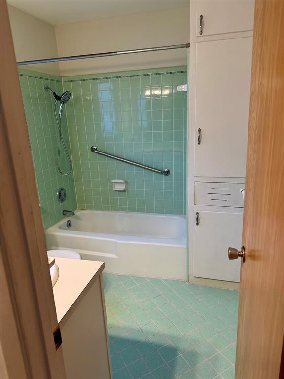 Building Photo - 8601 Karling Dr