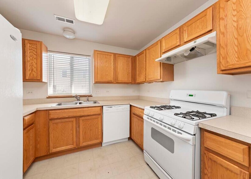 Building Photo - 2611 Canyon Dr