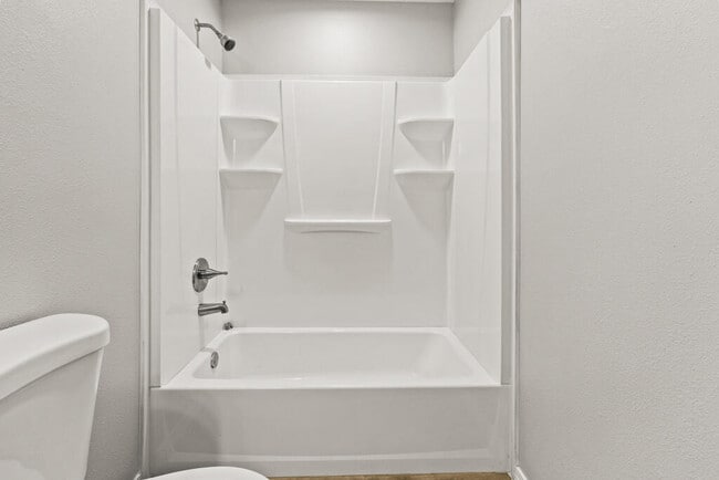 Building Photo - 6400 Edgemere Blvd