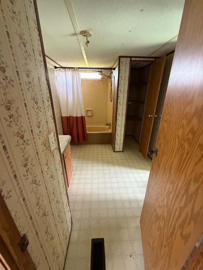 Building Photo - 43489 Claxton Cir