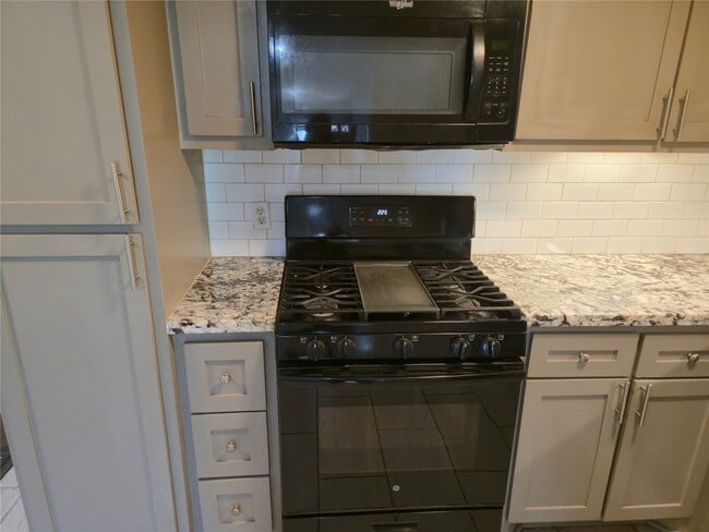 Building Photo - 5203 Pensdale St