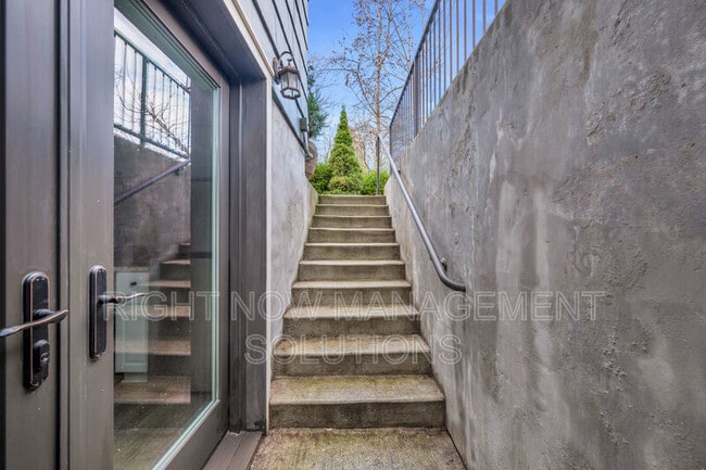 Building Photo - 1718 N 21st St