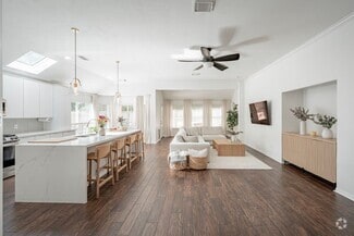 Building Photo - 11 E Sienna Pl